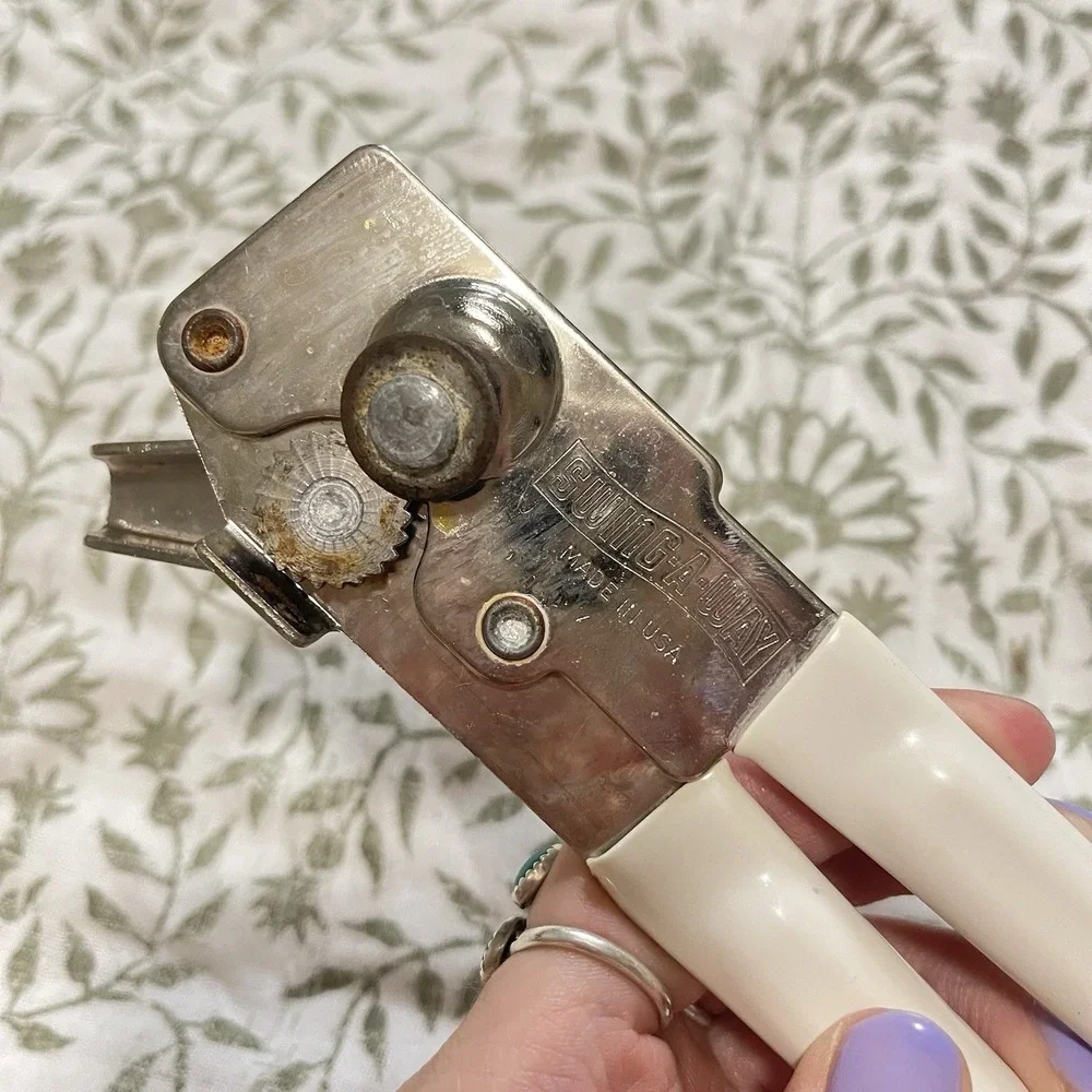 Vintage‎ Swing-A-Way Manual Hand Can Opener White Handles Swing Away USA Made